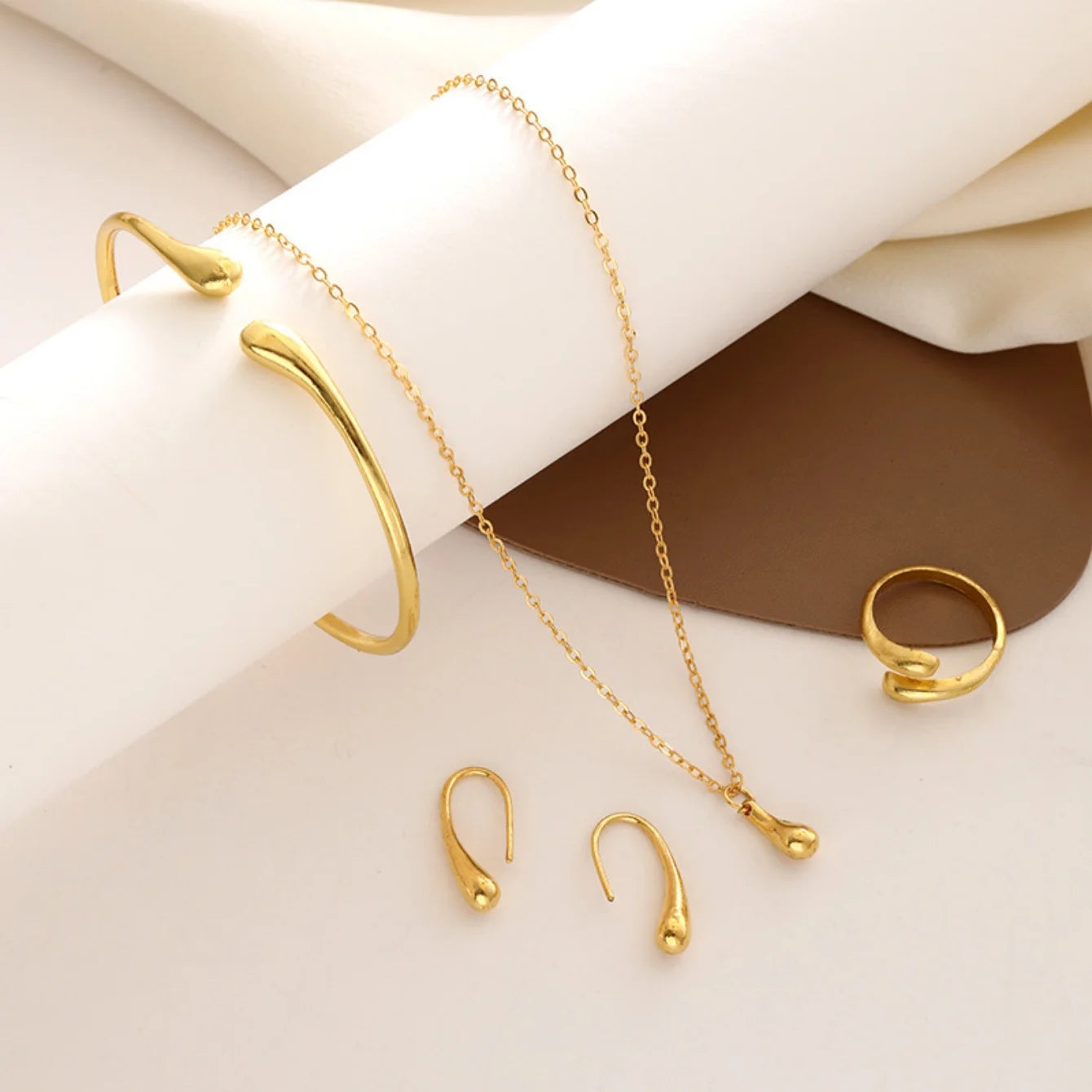 Fashion Teardrop Jewelry Set for Women Simple Ring Necklace Bracelet Earrings Set Suitable for Engagement Party Gift Jewelry