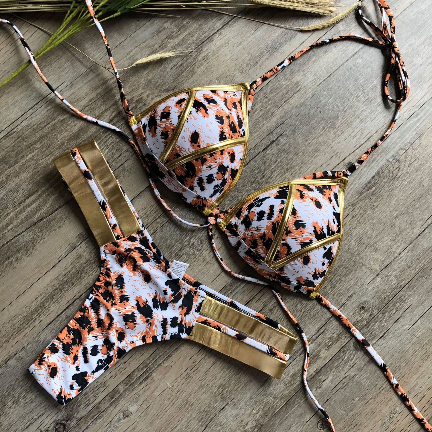 Stylish Women's Bronzing Bikini with Chest Pad