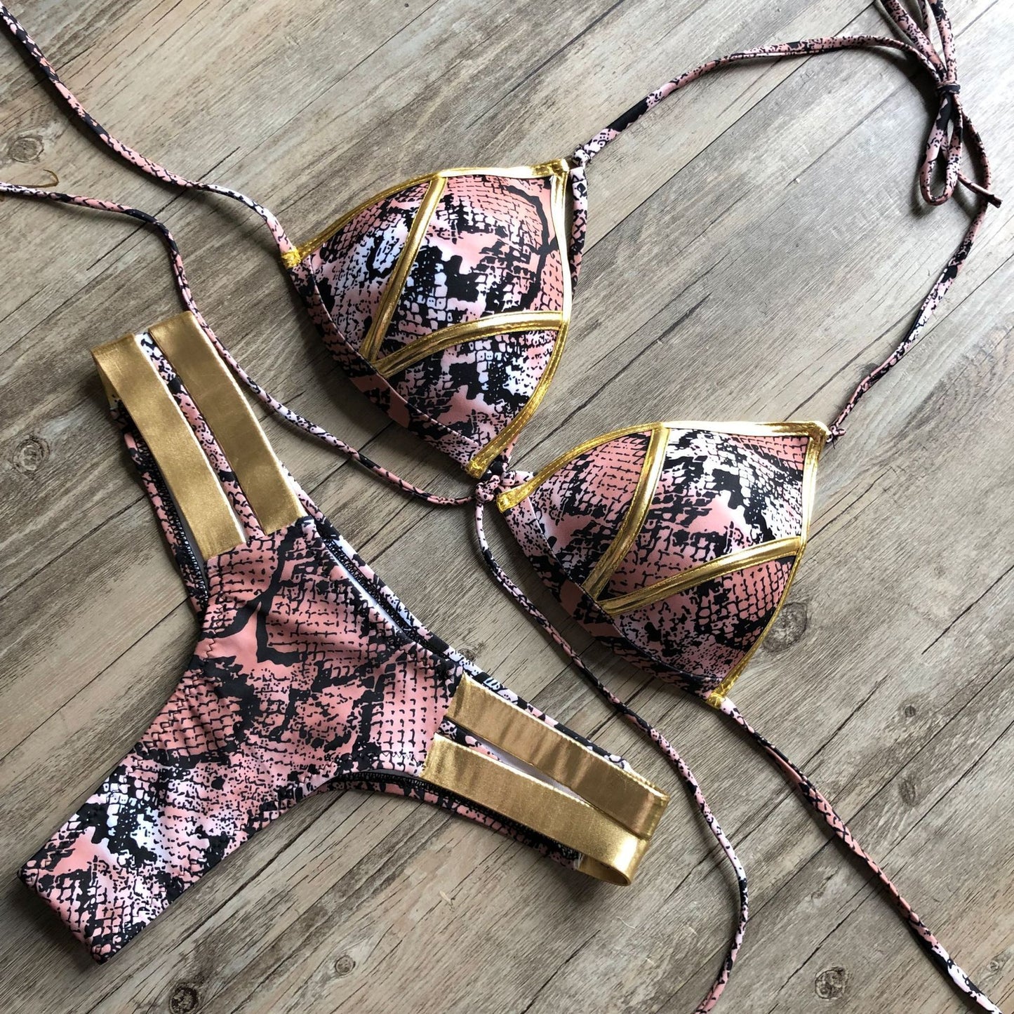 Stylish Women's Bronzing Bikini with Chest Pad